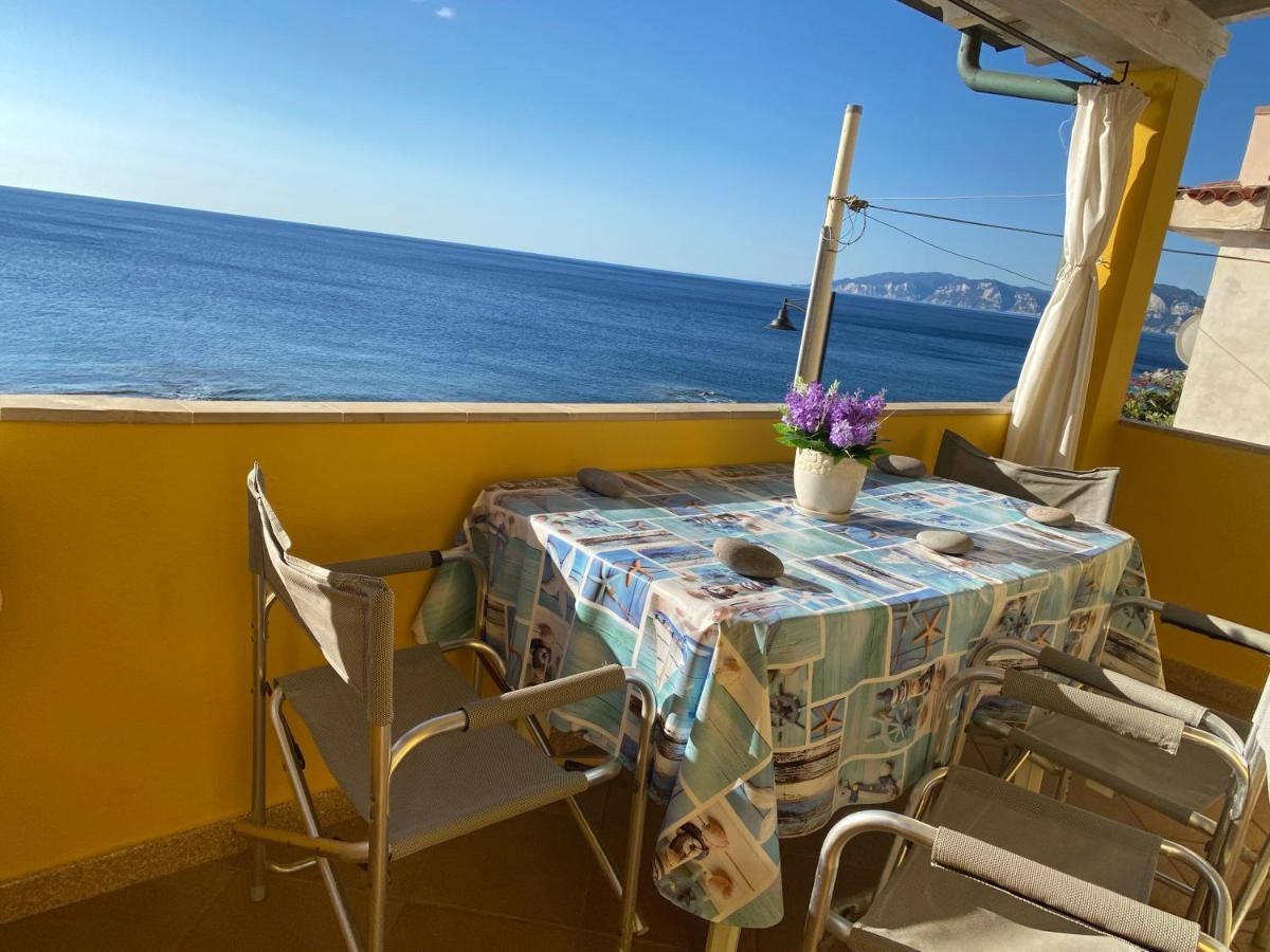 La Casa Gialla Cala Gonone Dış mekan fotoğraf